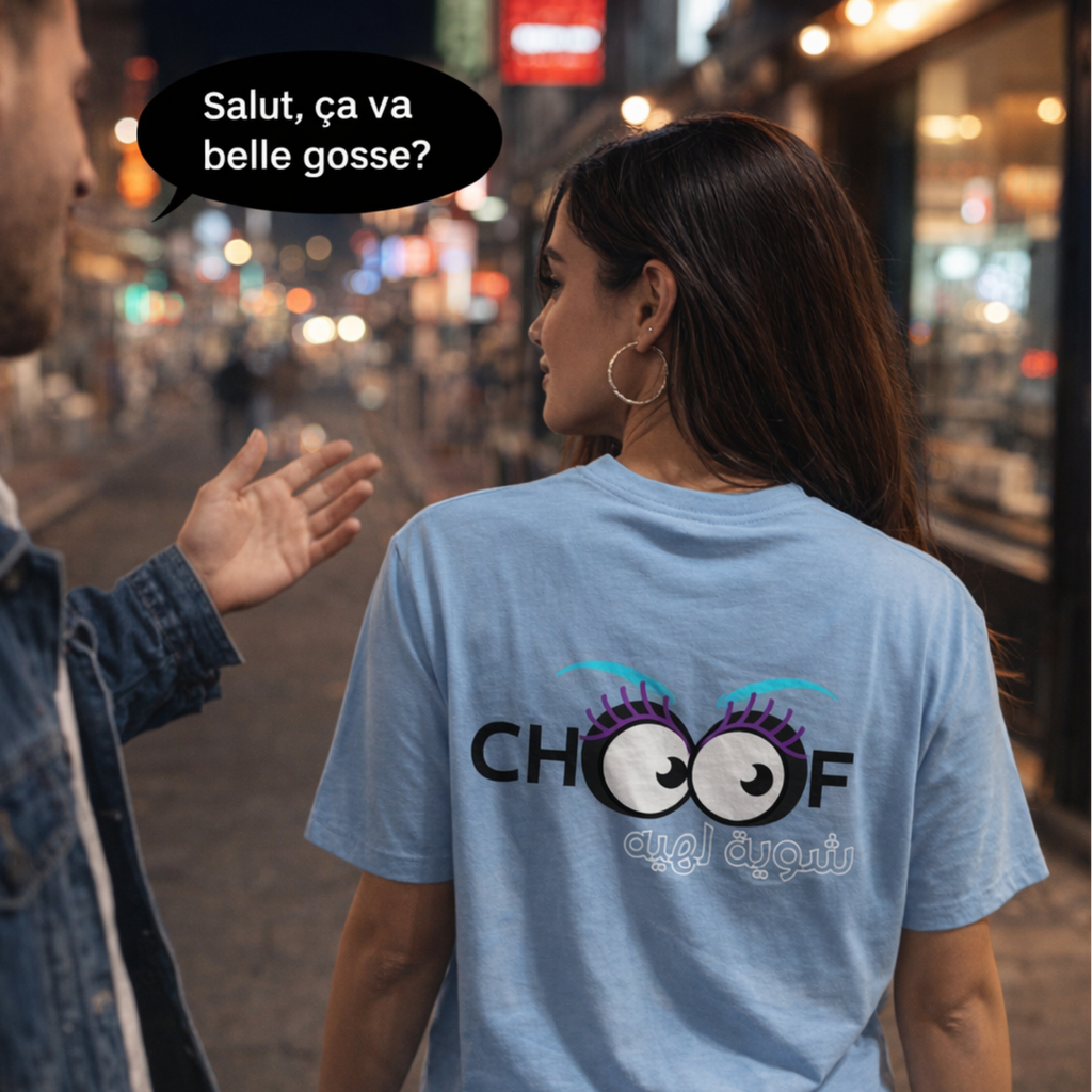 Person wearing a blue t-shirt with a graphic design and text, standing on a street at night.
Light blue shirt with 'Show Your Cause' logo on a pocket.
Light blue t-shirt back design, CHOOF text bold black, cartoon eyes stylized, Arabic text chouf chwya lhih, ShowYourVibes collection, Moroccan streetwear, sarcastic humor design, playful urban fashion.
- “Chouf chwya lhih.”
- “Sir chouf chi blassa okhra.”
- “ShowYourVibes, show your sarcasm.”
- “Eyes li kaywasslou lmessage.”
